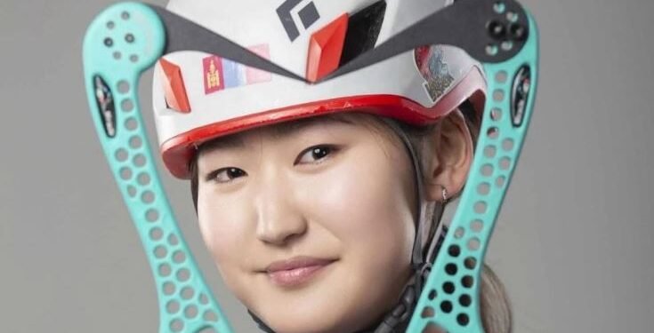 ОУХМ Н.Сэлэнгэ мөсөнд авиралтын Дэлхийн цомын аварга боллоо