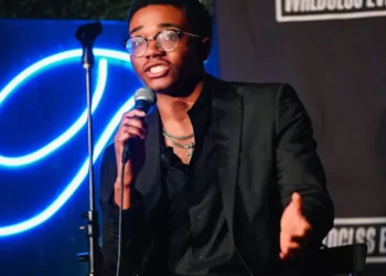 22 настай ютүбэр өдөрт хоёр цаг ажиллаж, жилд 700,000 ам.доллар олдог нууцаа дэлгэлээ