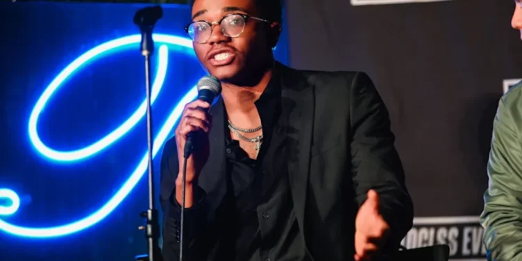 22 настай ютүбэр өдөрт хоёр цаг ажиллаж, жилд 700,000 ам.доллар олдог нууцаа дэлгэлээ