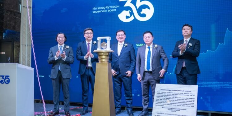 Үнэт цаасны 7631 дэх арилжааг нээж, цан цохив