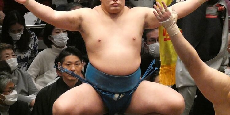 Мэргэжлийн сүмогийн 74 дэх аварга Хоошёорюү С.Бямбасүрэн качигоши хийжээ