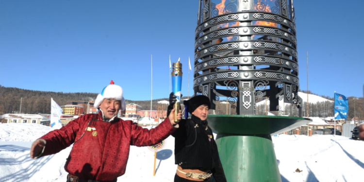 Монголын үндэсний спортын өвлийн наадмыг нээлээ