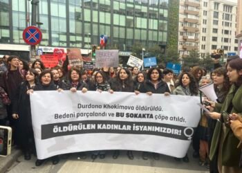 Истанбул: Эмэгтэй хүний зэрэмдэглэгдсэн цогцос олдож, эсэргүүцлийн жагсаал өрнөв