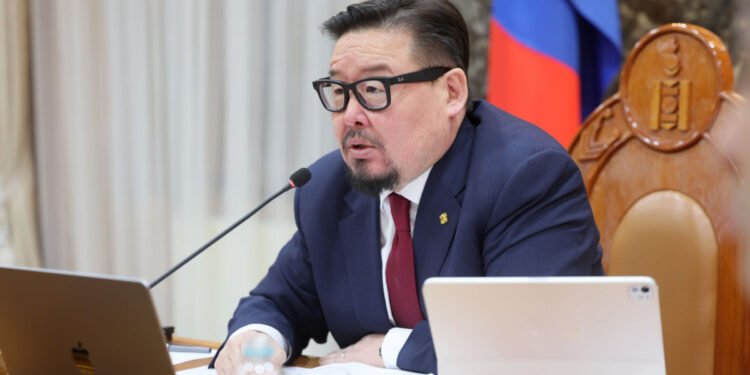 Ерөнхий сайд Г.Занданшатар Б.Чойжилсүрэн сайдад нэг сарын хугацаатай үүрэг өглөө