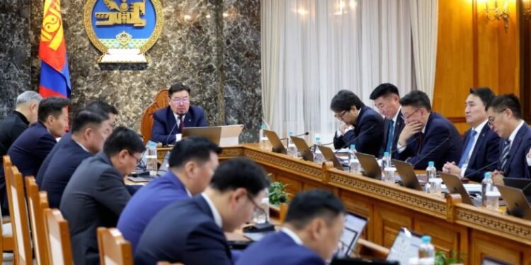 Төрийн байгууллагын үйл ажиллагааг илүү нээлттэй, хяналттай болгоно