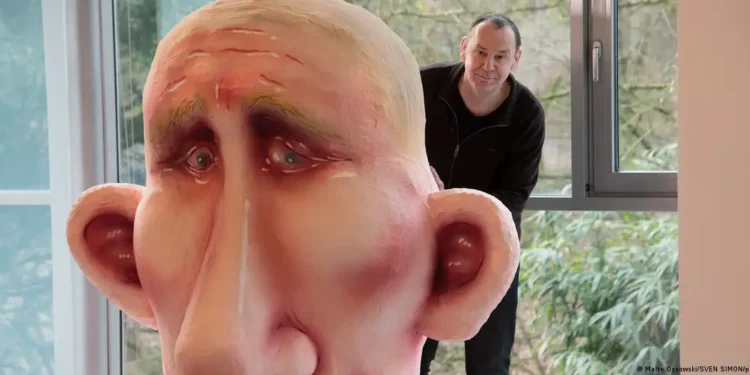 Москва: Путины баримлуудтай нь холбоотойгоор Германы уран барималч Жак Тиллиг шүүж байна