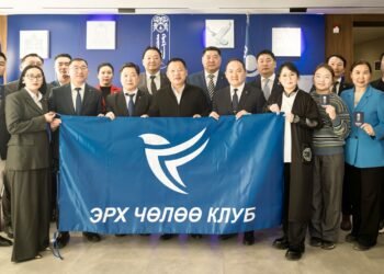 АН: О.Цогтгэрэл “Эрх чөлөөний клуб”-ын гишүүдэд “Ардчиллын гэрэгэ” гардуулав