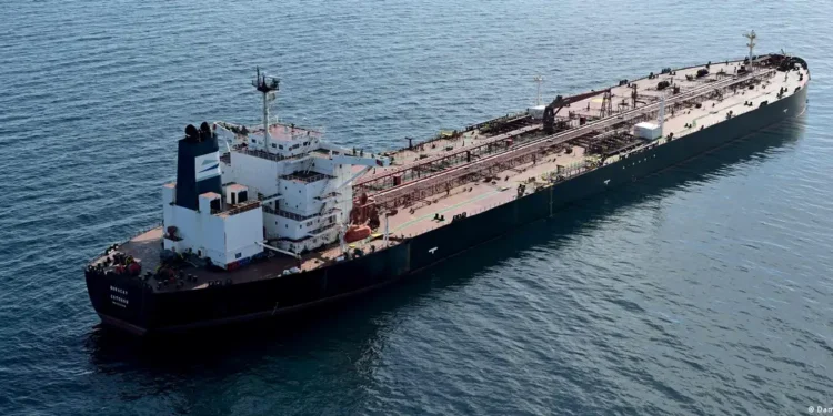 Киев ОХУ-ын “сүүдрийн флот”-ын 225 ахмадын эсрэг хориг арга хэмжээ авчээ