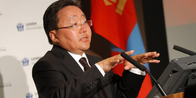 Ц.Элбэгдорж: Монгол луу, баавгай хоёрын хооронд чөдөртэй морь шиг л байдаг улс шүү дээ