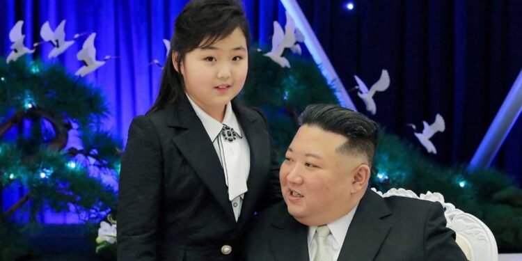 Ким Жон Ун охиноо залгамжлагчаараа зарлахаар бэлдэж байна гэв