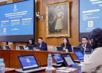 ХЭЛЭЛЦҮҮЛЭГ: Бизнес эрхлэхэд иргэдээс шаарддаг 1000 гаруй баримт бичиг хүнд суртал үүсгэж байна