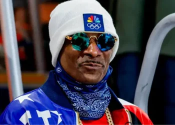 Снүүп Догг төлбөрийн карт нь гацахад тусалсан гэр бүлд Олимпын 5 тасалбар бэлэглэжээ