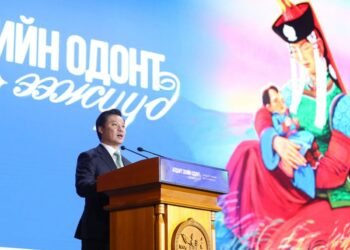 Ерөнхийлөгч У.Хүрэлсүх ээжүүд, охид, бүсгүйчүүдэд талархал илэрхийлж, сайн сайхныг хүсэн ерөөв