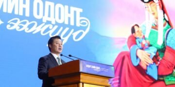 Ерөнхийлөгч У.Хүрэлсүх ээжүүд, охид, бүсгүйчүүдэд талархал илэрхийлж, сайн сайхныг хүсэн ерөөв