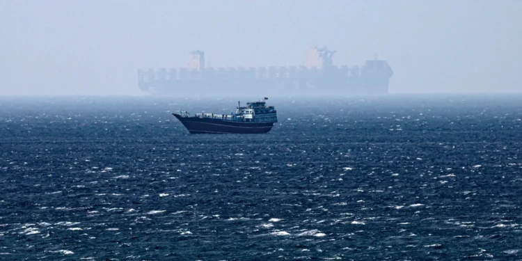 Иран: Дайны үед Ормузын хоолойг бид хянана