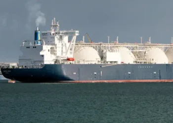 Оросын хий тээвэрлэгч хөлөг Газар дундын тэнгист шатаж байна