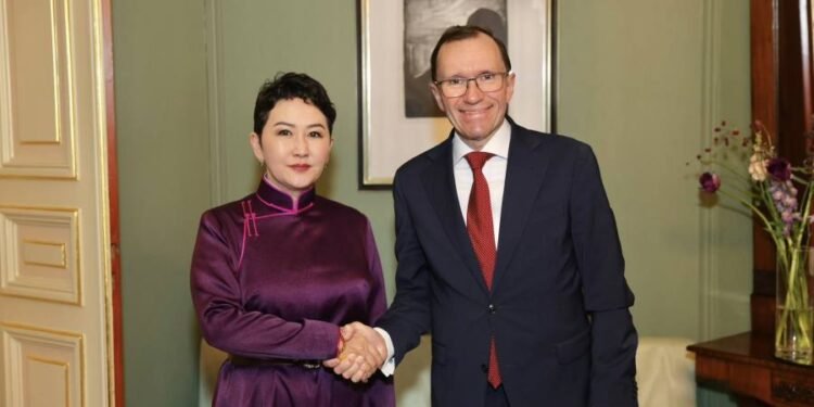 Б.Батцэцэг, Эспен Барт Эйде нар хэлэлцээ хийв