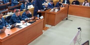 ШҮҮХ ХУРАЛ: “Хөгжлийн банкны” гэх 42 хүн, 3 хуулийн этгээдэд холбогдох хуралдаан болж байна