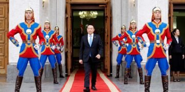 Д.Амарбаясгалан “аялдан дагагч” биш байснаараа буруудсан уу?