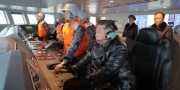 Ким байлдааны шинэ хөлгөө шалгаж, “Цөмийн флотын хөгжил ахисан” гэж мэдэгдэв